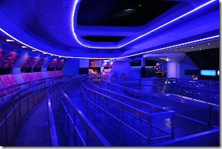 SpaceMountain_Queue